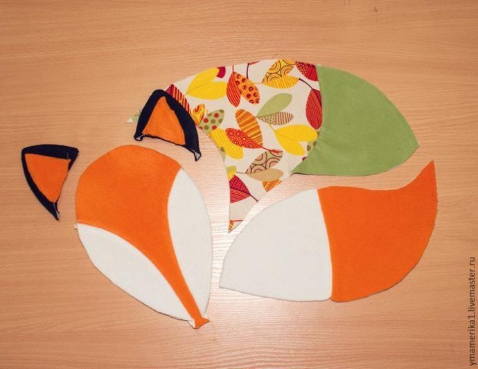 Подушка-игрушка в виде лисички Подушка-игрушка в виде лисички