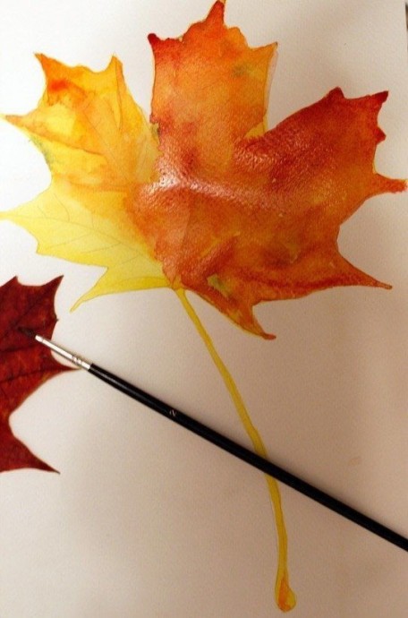 ​Рисуем с детьми осенние кленовые листья
