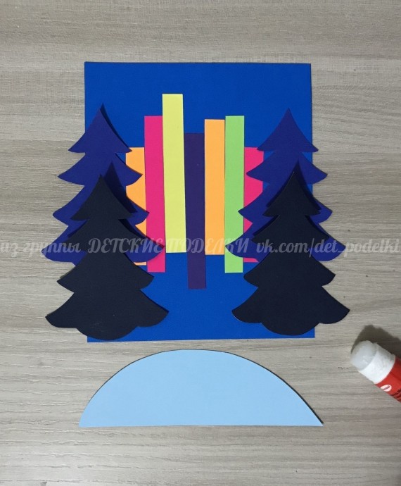 Ёлочки-красавицы из бумаги и ватных дисков Ёлочки-красавицы из бумаги и ватных дисков