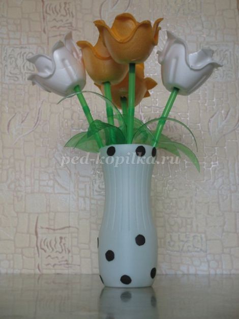 Изготовление тюльпанов из бросового материала: часть 3