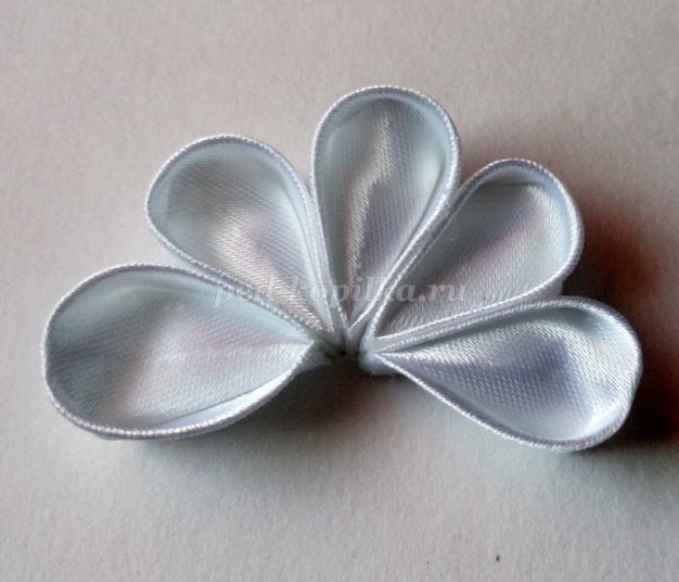 Лента для косы с цветами канзаши детскими руками: часть 1 Лента для косы с цветами канзаши детскими руками: часть 1
