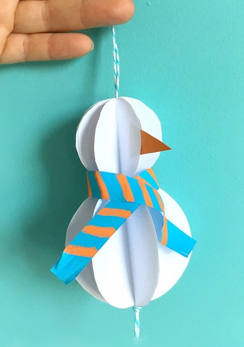 ​Ёлочная игрушка в виде снеговика из бумаги