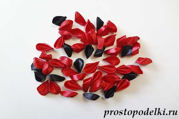 Божья коровка в технике канзаши