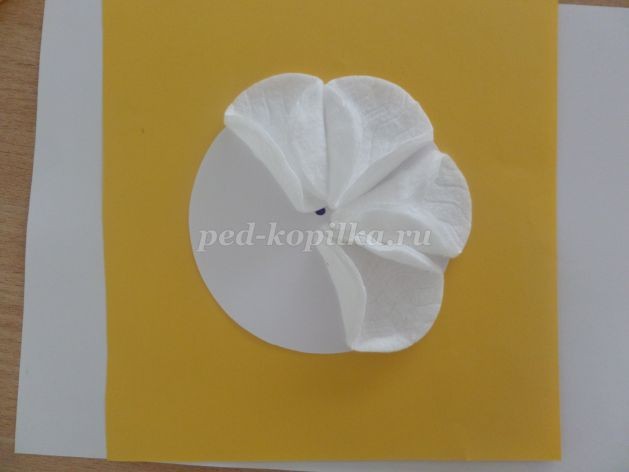 Цветок из ватных дисков