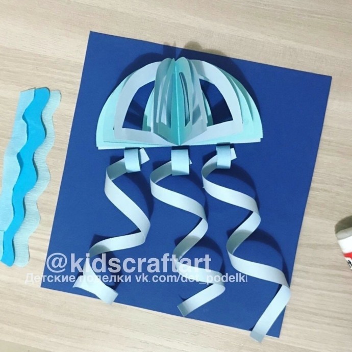 Медуза из цветной бумаги Медуза из цветной бумаги