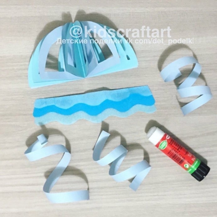 Медуза из цветной бумаги Медуза из цветной бумаги