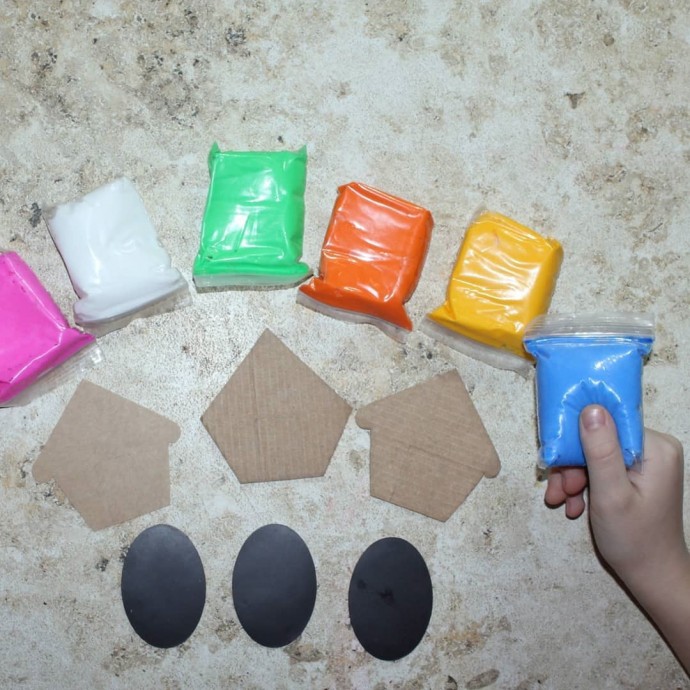 Домики из пластилина и картона