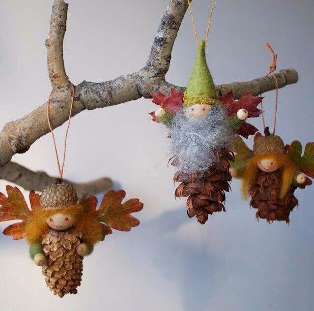 Лесная фея из шишки и желудей