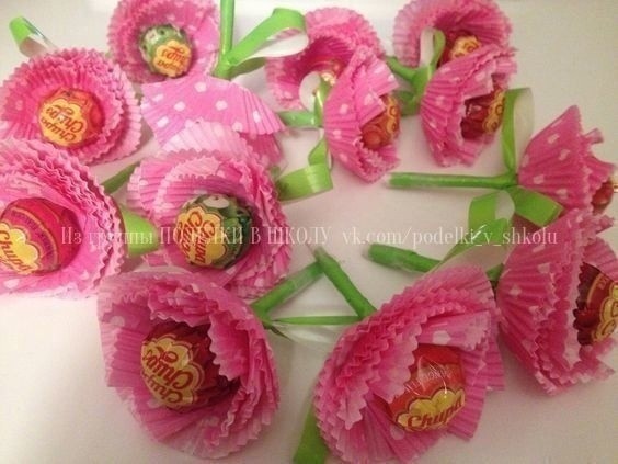 Поделка с чупа-чупсами Поделка с чупа-чупсами