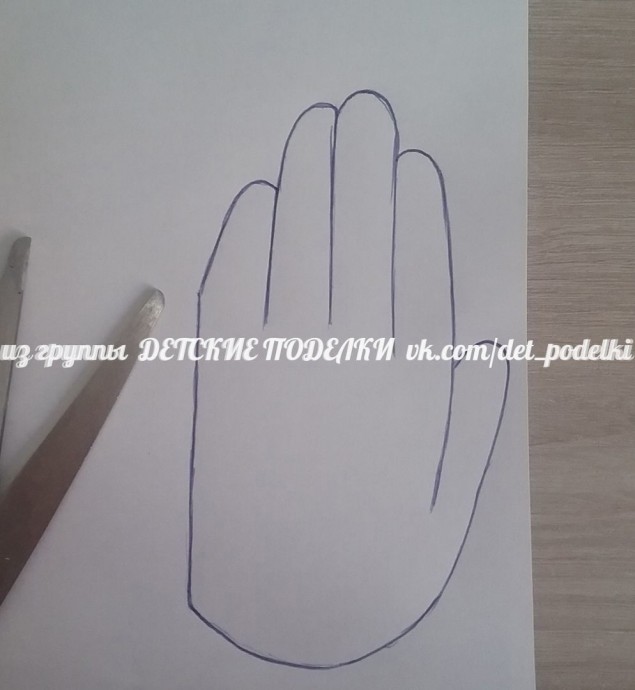 Аппликация открытка "Любящее сердце в ладошках" Аппликация открытка "Любящее сердце в ладошках"