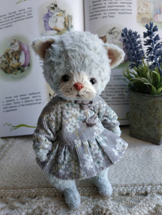 Плюшевая кошечка