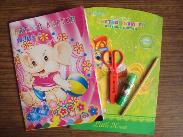 Аппликация из бархатной цветной бумаги: медвежонок