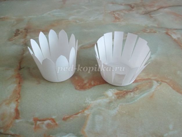 Ромашки из бросового материала детскими руками: часть 1