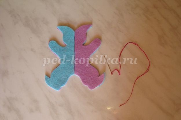 Новогодняя игрушка детскими руками: часть 1