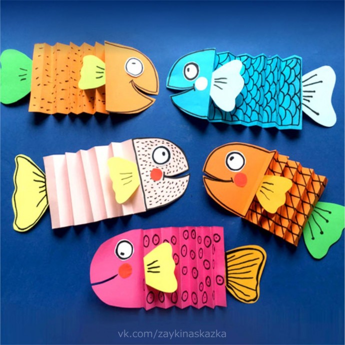 Бумажные рыбки, сделанные гармошкой