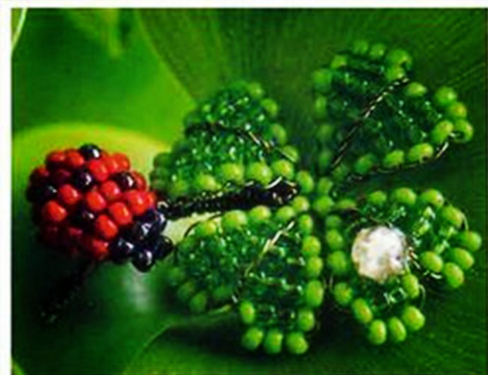 Клевер из бисера Клевер из бисера