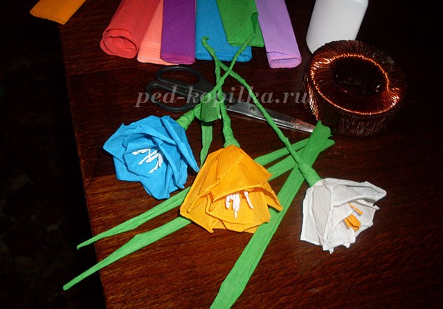 Крокусы из гофрированной бумаги: часть 2