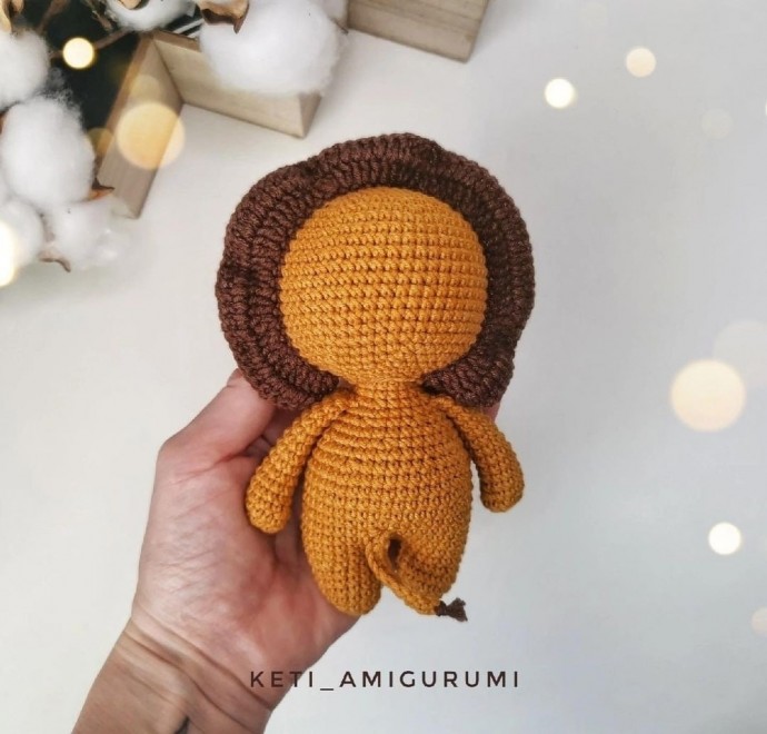 ​Львёнок из пряжи