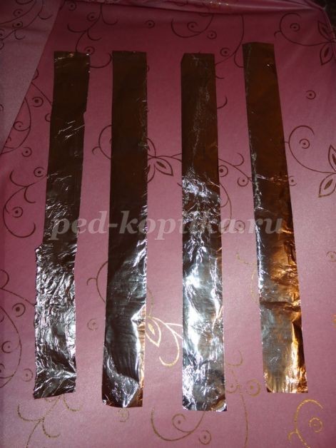 Мастерим с детьми новогодний подсвечник из фольги: часть 1