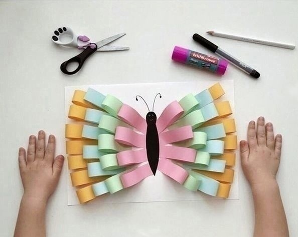 ​Бабочка из разноцветных полос бумаги