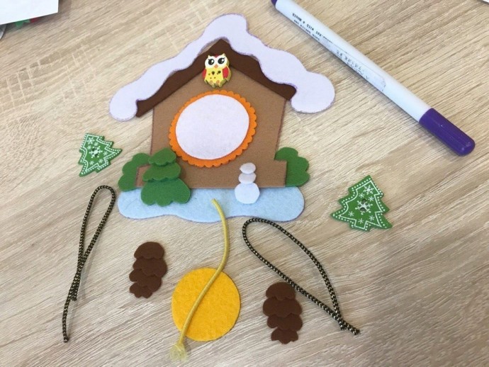 Зимние часики из фетра Зимние часики из фетра