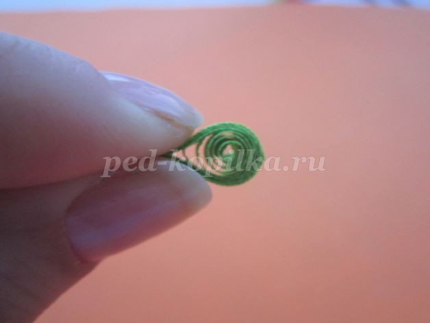 Объёмная новогодняя ёлка в технике квиллинг: часть 1