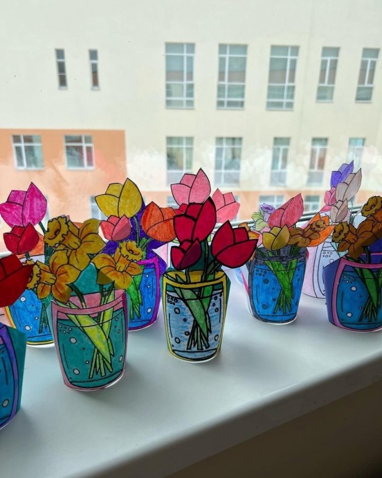 Поделка-раскраска "Букетики в вазе" Поделка-раскраска "Букетики в вазе"