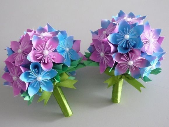 Красивые яркие цветочки на основе одного модуля-оригами