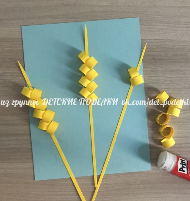 Объемная аппликация из бумаги "Пшеничные колосья" Объемная аппликация из бумаги "Пшеничные колосья"