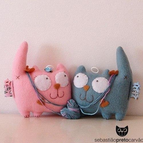 Забавные коты-подушки Забавные коты-подушки