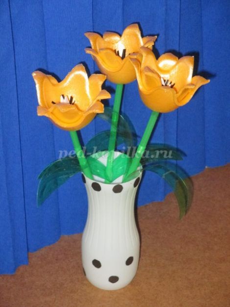 Тюльпаны из яичных ячеек своими руками: мастер-класс, часть 3 Тюльпаны из яичных ячеек своими руками: мастер-класс, часть 3