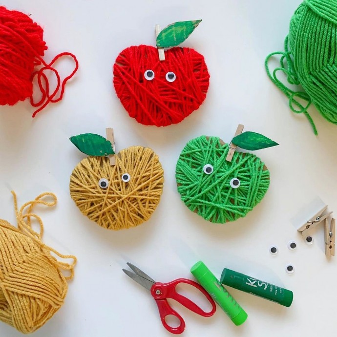 Забавные яблочки из картона и пряжи Забавные яблочки из картона и пряжи