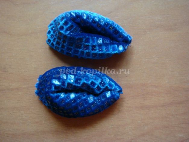 Новогодний пингвин в технике канзаши: часть 2 Новогодний пингвин в технике канзаши: часть 2