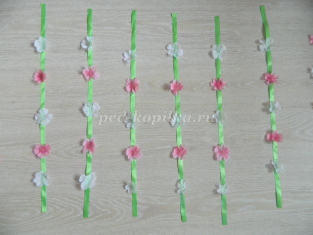 Цветочный мобиль детскими руками Цветочный мобиль детскими руками
