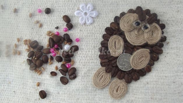 ​Магнит "Овечка" из кофейных зерен детскими руками: часть 2