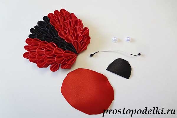 Божья коровка в технике канзаши