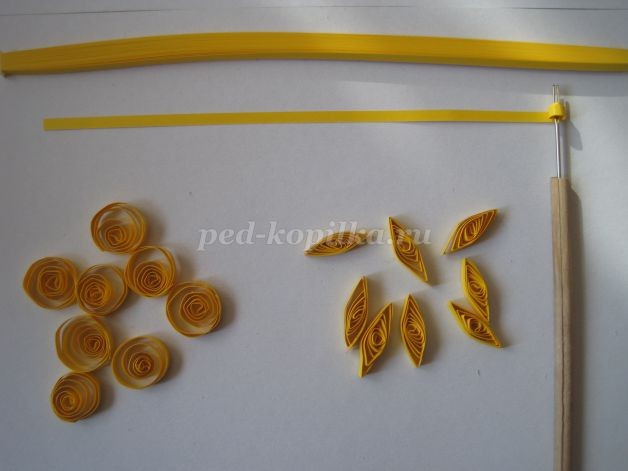 Цветы в вазе в технике квиллинг: часть 2