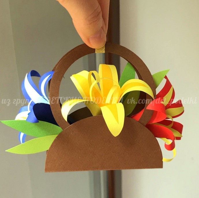 Цветочная корзинка с лилиями