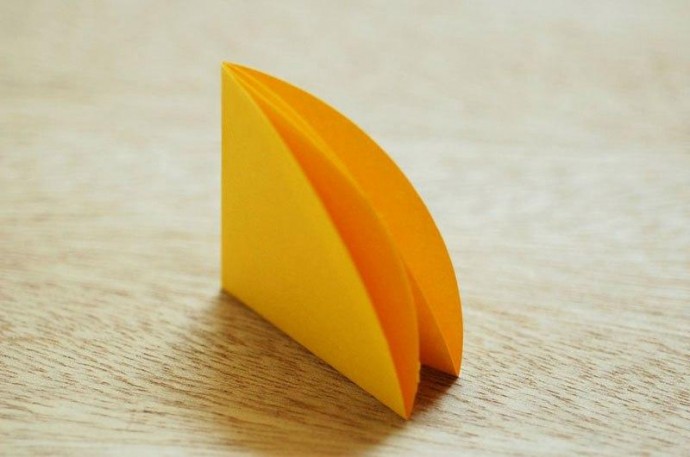 Яркий зонтик из бумаги Яркий зонтик из бумаги