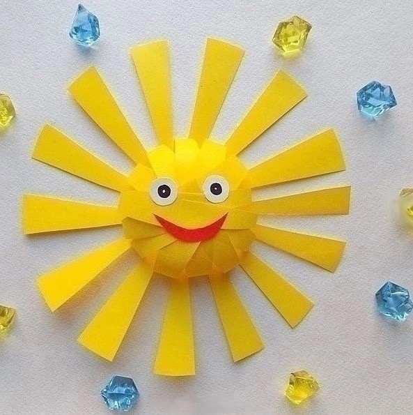 ​Простая поделка из бумаги "Солнышко"