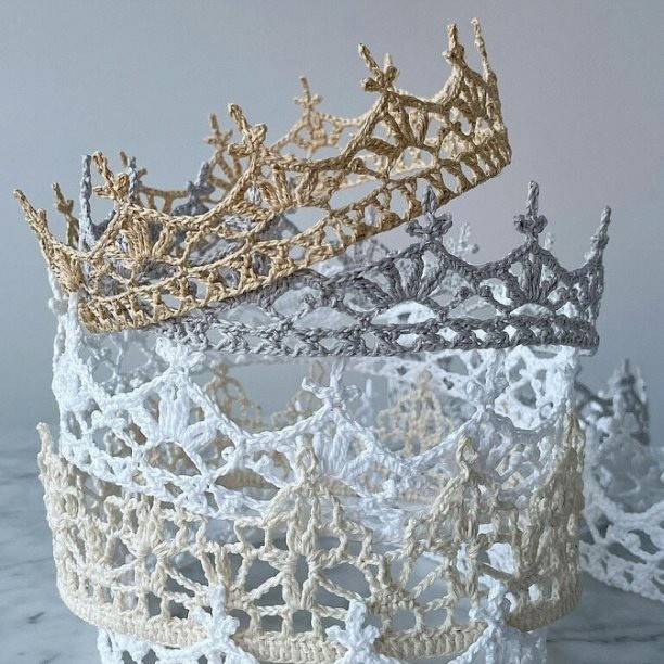 ​Вязаная корона