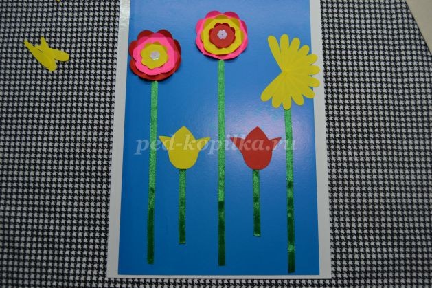 Открыточка с цветами и лентами маме на 8 Марта: часть 4 Открыточка с цветами и лентами маме на 8 Марта: часть 4
