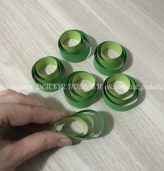 Ёлочка на подставке Ёлочка на подставке