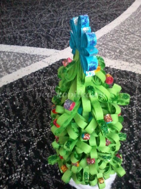 Ёлочка в технике квиллинг: мастер-класс, часть 2 Ёлочка в технике квиллинг: мастер-класс, часть 2