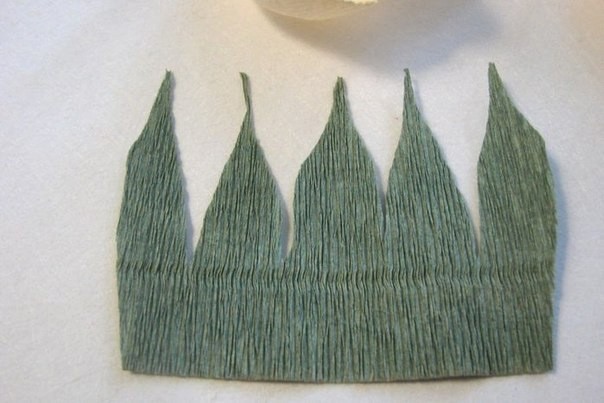 Роза из гофрированой бумаги