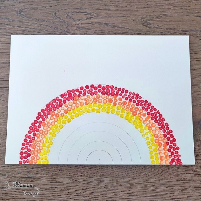 Необычный рисунок: радуга ватными палочками