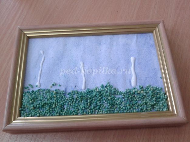 Аппликация из макарон, фасоли и пшена: "Еловый лес" Аппликация из макарон, фасоли и пшена: "Еловый лес"