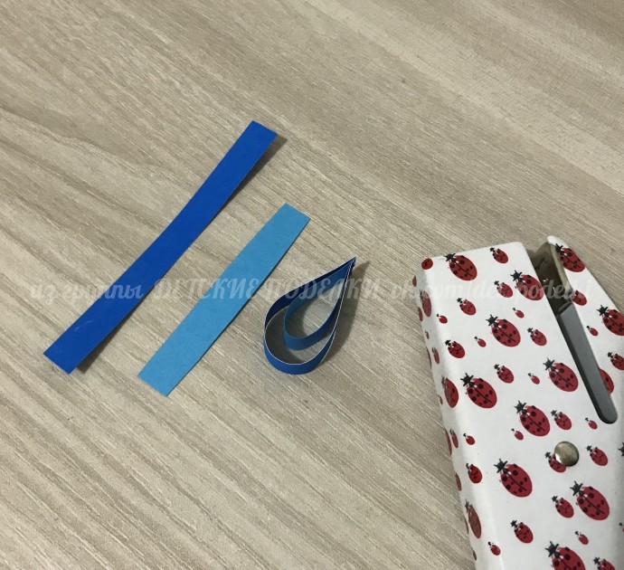 Зонтик в лужице