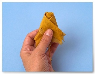 Делаем с детьми розы из листьев