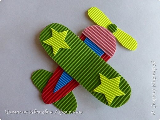 Самолетик из гофрированного картона Самолетик из гофрированного картона